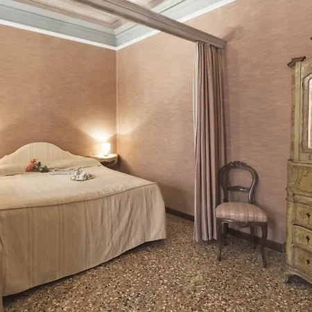 Palazzetto San Lio, Rialto * Venise