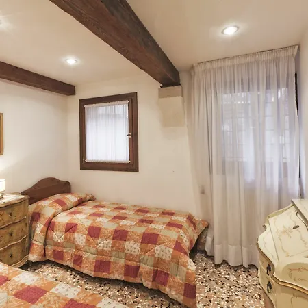 Palazzetto San Lio, Rialto * Benátky